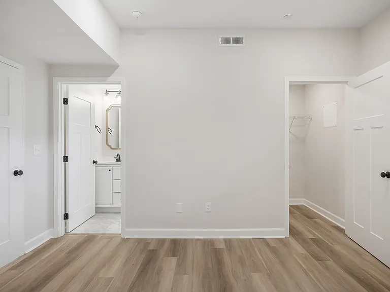 1150 England Dr — Photo 17