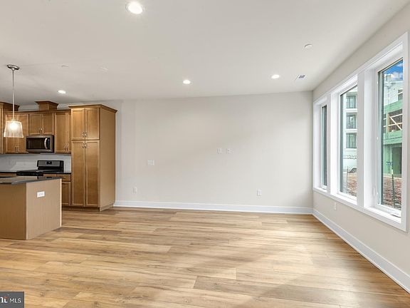 2nd image of 3001 Cityview Walk #196