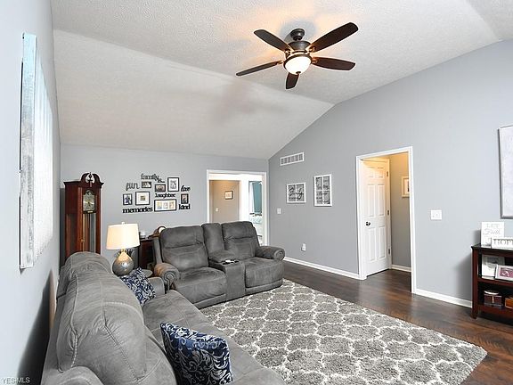 5th image of 120 Stonehedge Dr