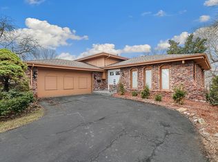3518 S Manor Dr, Lansing, IL