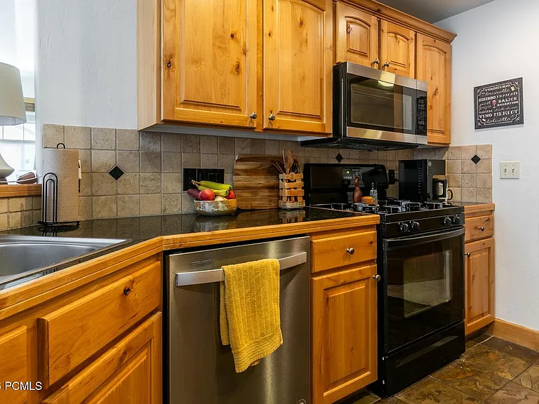 1653 Fox Hollow Ln #E — Photo 11