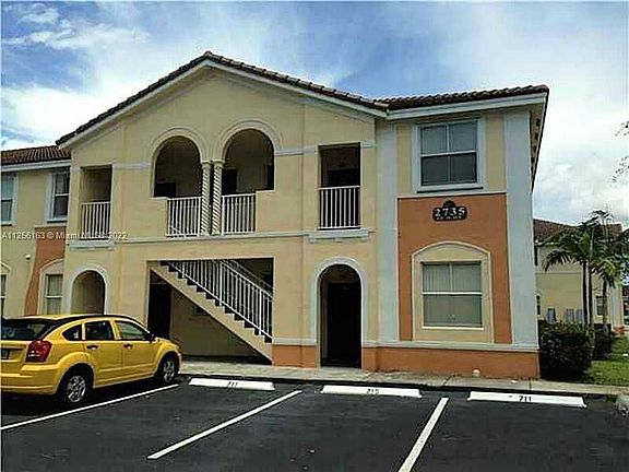 2nd image of 2735 SE 16th Ave Unit 101