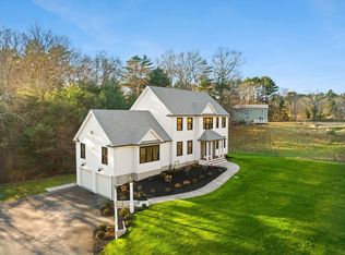 48 Elm St, Halifax, MA 02338