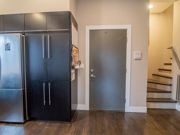 2nd image of 1605 N Oakley Ave #3S