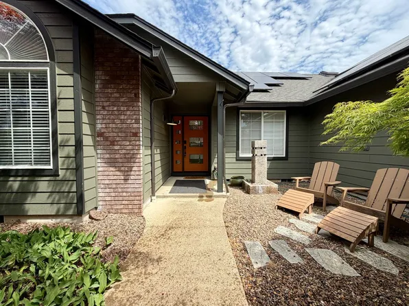 555 Edwards Dr, Eugene, OR 97404