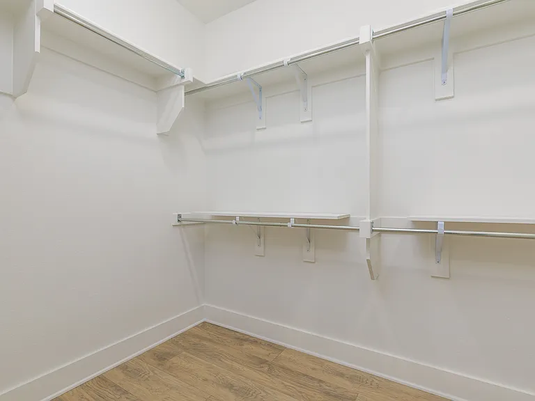 1829 Leo Dr — Photo 18