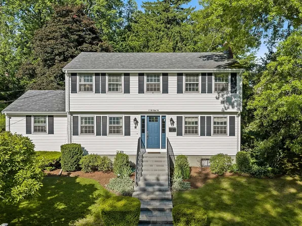 17 Old Wood Rd, Framingham, MA 01701