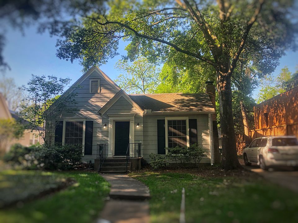 Class bungalow curb appeal.