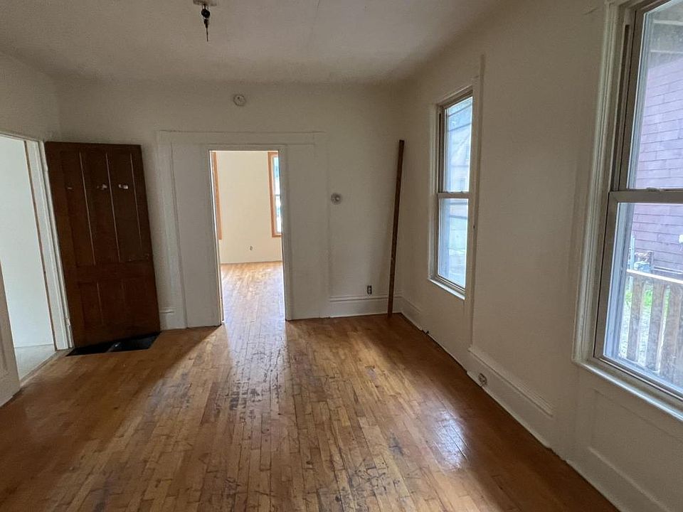2nd image of 1013 Knox St