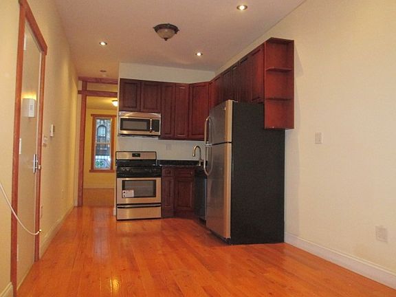5th image of 67 Richardson St APT 1