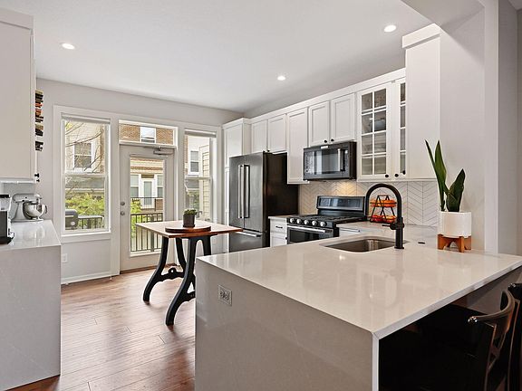 5th image of 9 4th Ave N APT 103