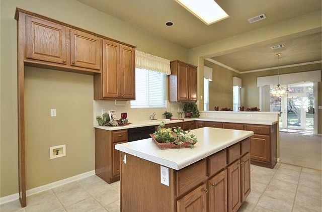 1st image of 104 Lariat Dr