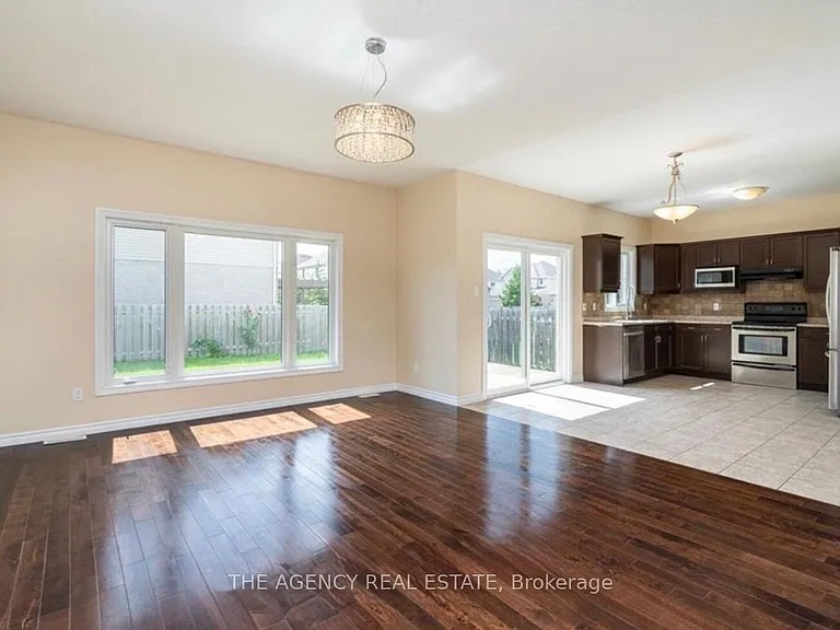 960 Bitterbush Cres #30 — Photo 4