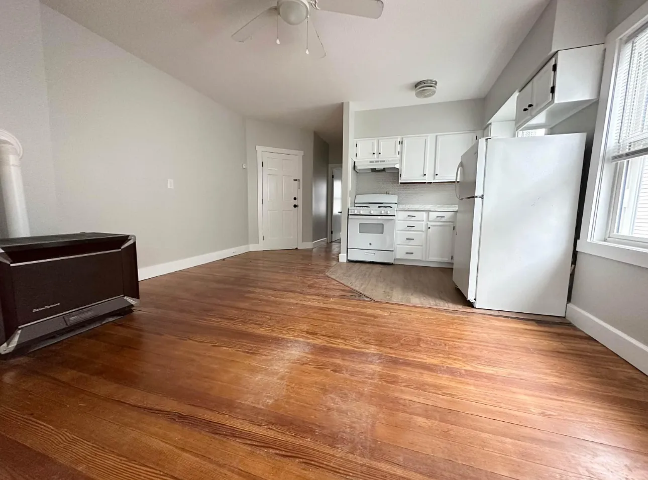 1 bed, 800 sqft, $1,600 — Photo 2