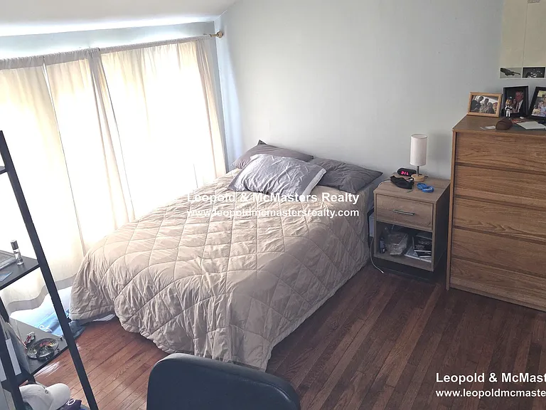 18 Lyne Rd — Photo 7
