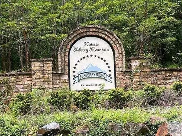 4 Elsberry Ridge Dr, Dallas, GA 30132