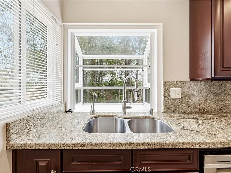 62 Willow Tree Ln — Photo 8