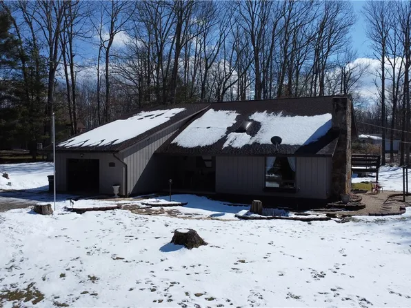 11 Orchard Camp Dr, Ohiopyle, PA 15470