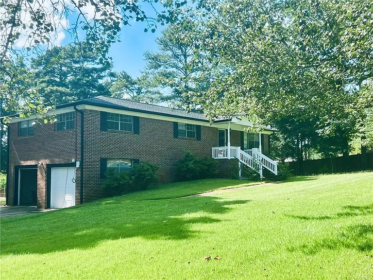 6695 Courtney Dr — Photo 32