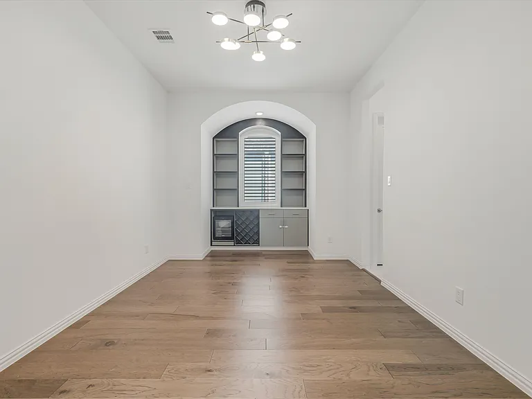 8308 Pine Valley Dr — Photo 14