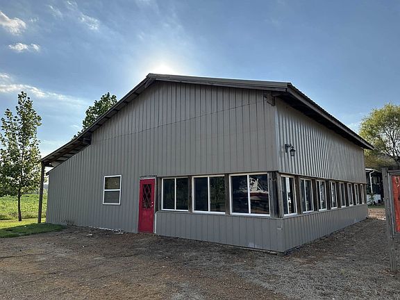 3rd image of 135 Jaycee Ln