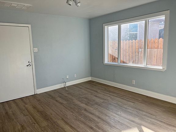 2nd image of 3828 Altura Ave Unit B