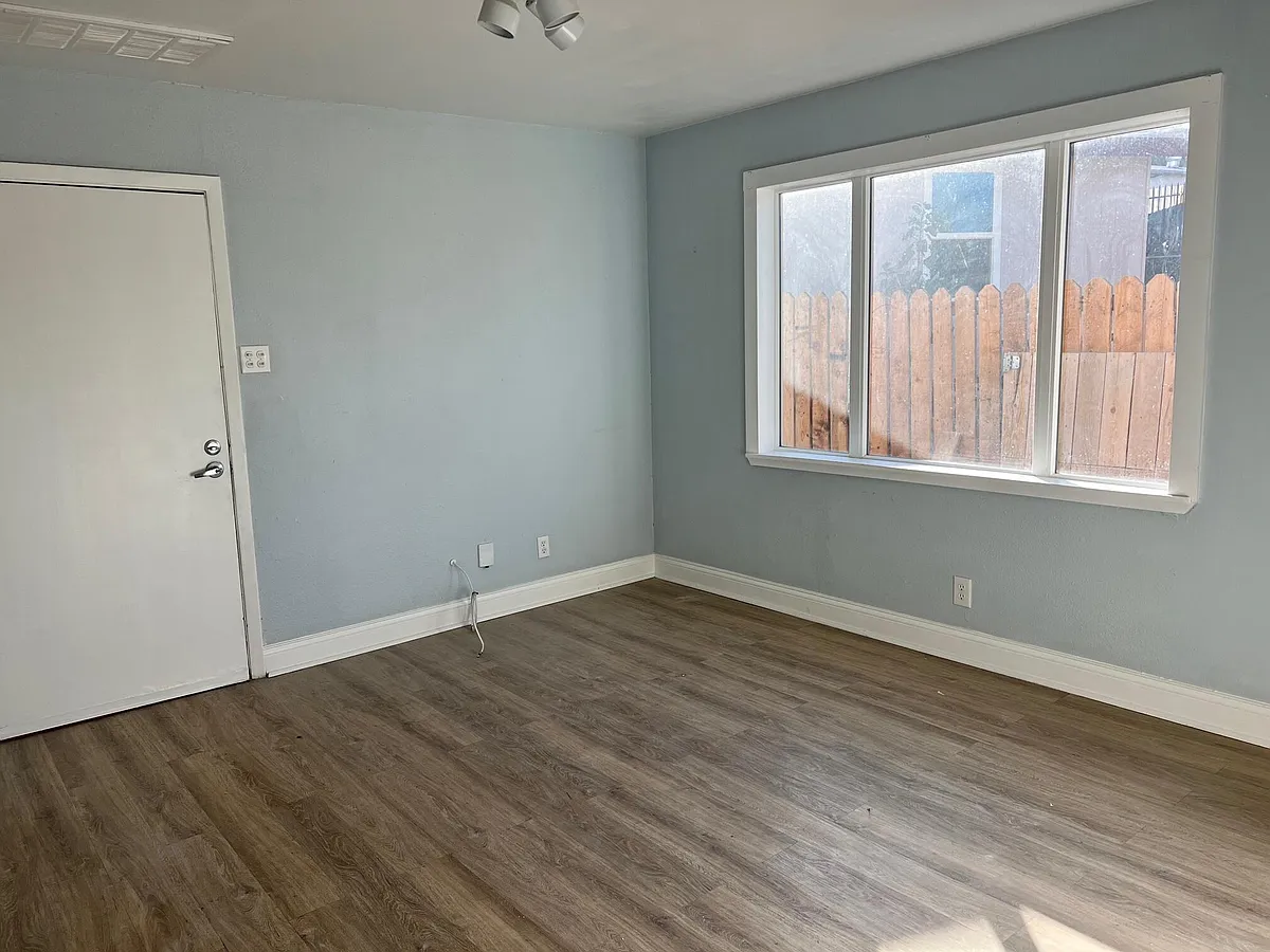 Building Photo - 3828 Altura Ave #B