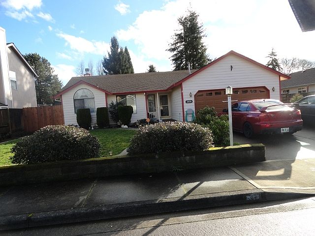 1st image of 2620 NE Laura St