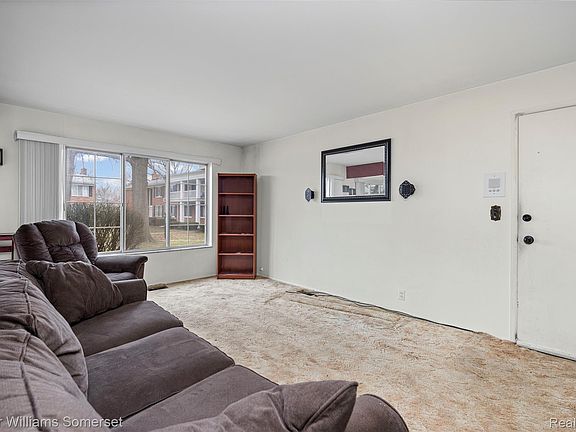 3rd image of 29484 Hoover Rd
