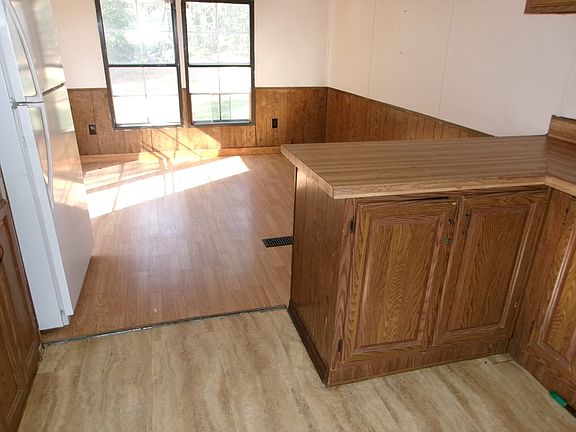 2nd image of 606 Summerfield Rd