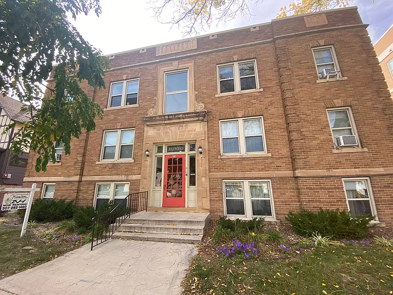 Raymond Apartments — Photo 3