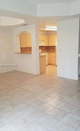 4th image of 724 SW 106th Ave #2010