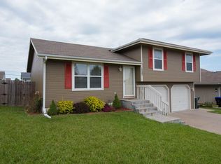 1727 SW Stone Crest Dr, Topeka, KS 66615