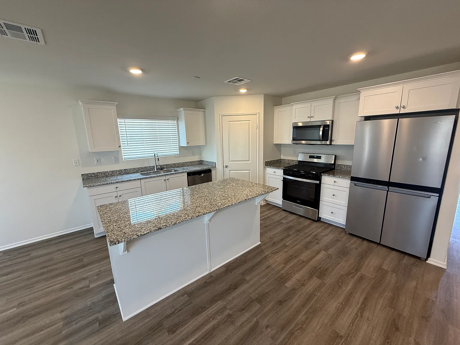 4413 W Avenue J4 — Photo 2