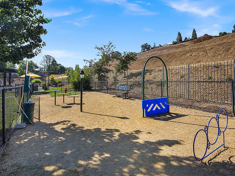 Foothill - Twin Creeks Condos — Photo 21