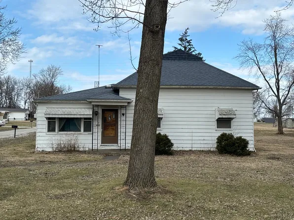 402 E Freemont St, Tower Hill, IL 62571