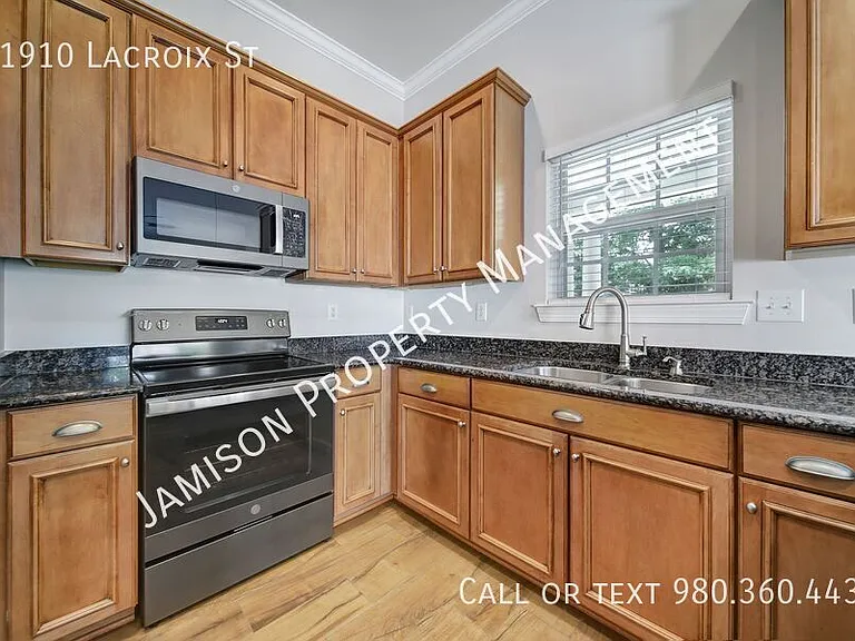 11910 Lacroix St — Photo 10