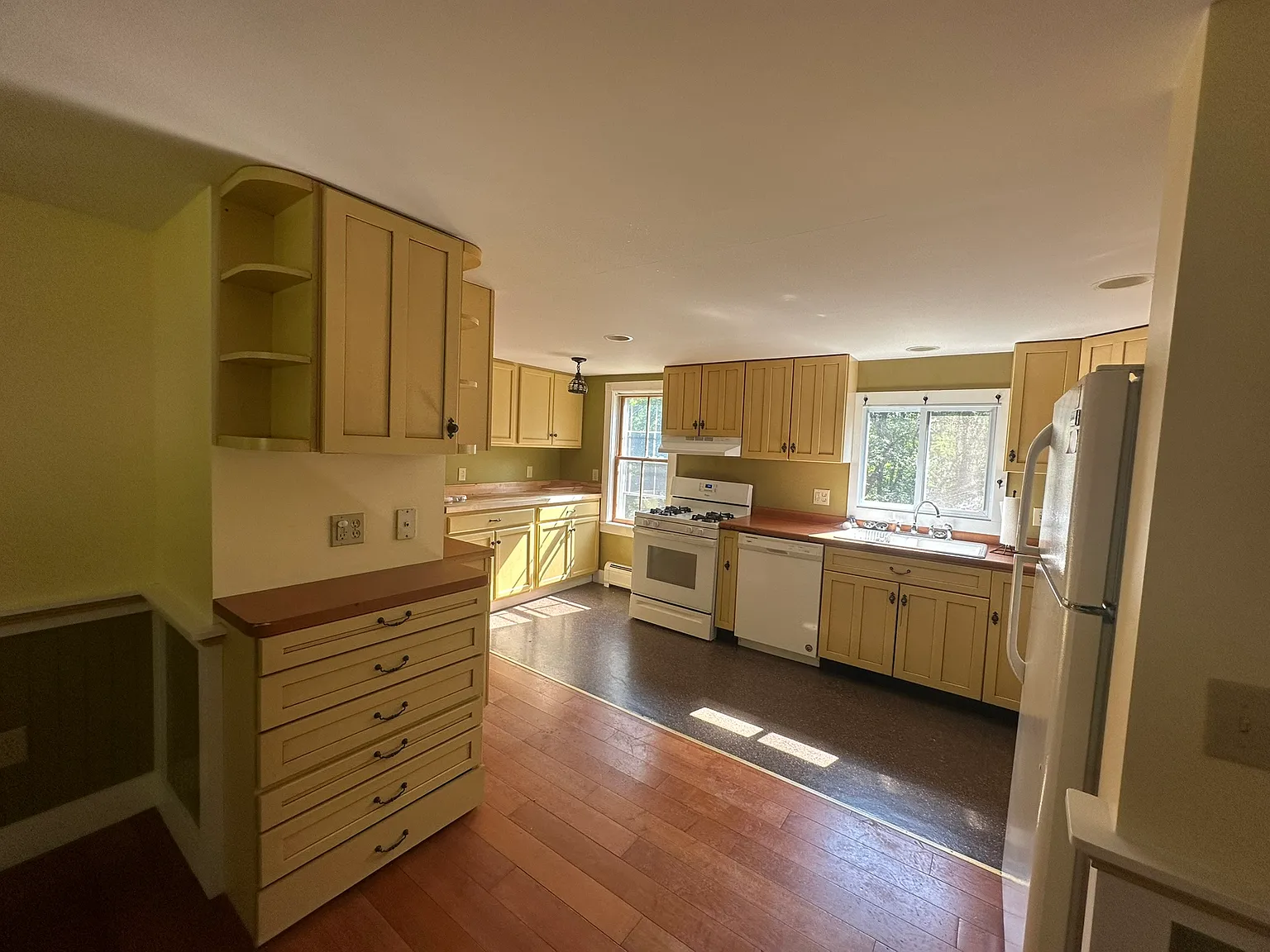 4 bed, 1600 sqft, $2,850 — Photo 4