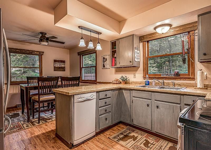 1st image of 9815 Wintergreen Dr
