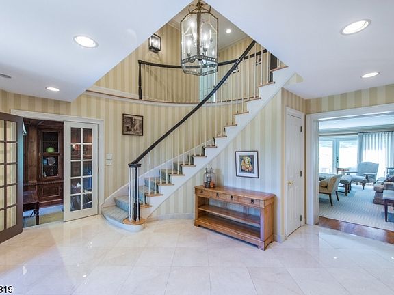 5th image of 12 Cornell Dr