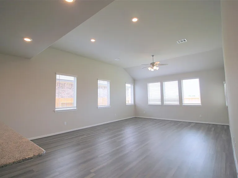 26018 Windy Pr — Photo 5