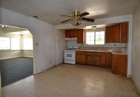 5th image of 504 Church St