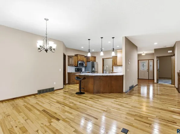 4505 E Kearney Pl, Sioux Falls, SD 57110