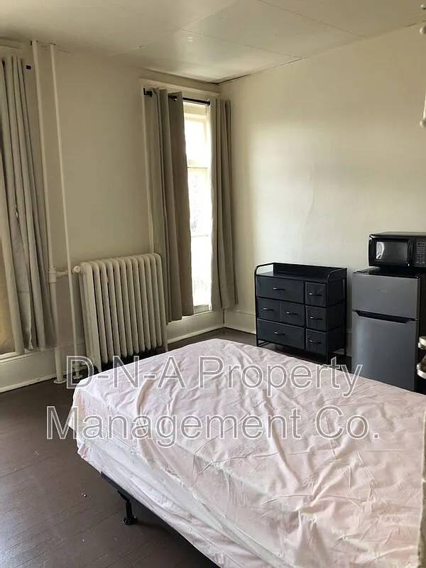 Studio, $750 — Photo 2