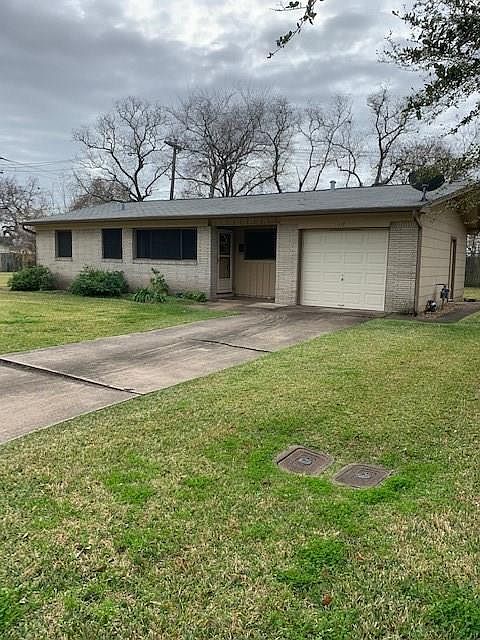 1st image of 117 Forest Oaks Ln