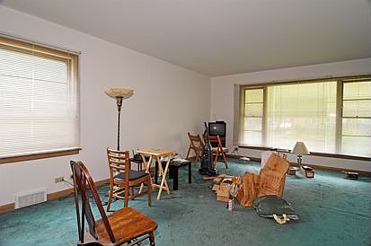 3rd image of 3658 N Kimball Ave