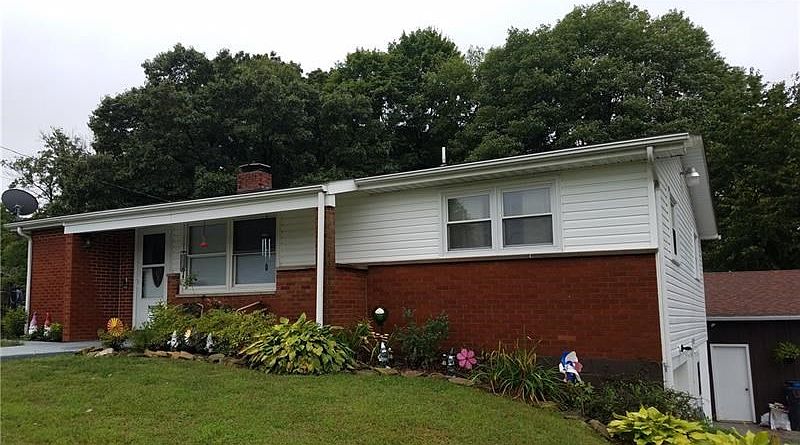 One level living on 1.25 acres