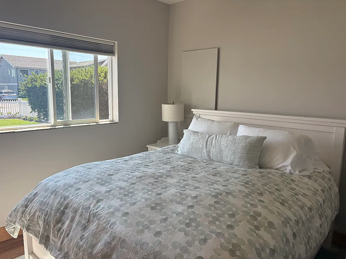 1 bed, 1200 sqft, $2,400 — Photo 2