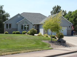 111 E Lee Hill Rd, Pierre, SD 57501