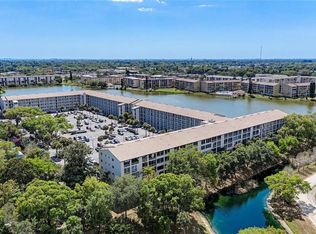 3108 Lake Bayshore Dr #211, Bradenton, FL 34205